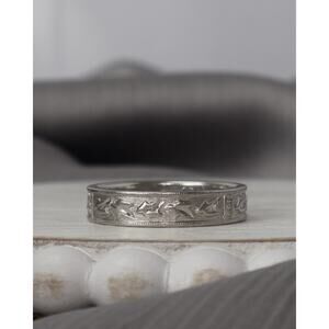 Tiffany & Co PT950 Unisex Maple Leaf Milgrain Band Ring 8.5G /Sz 8 /4mm